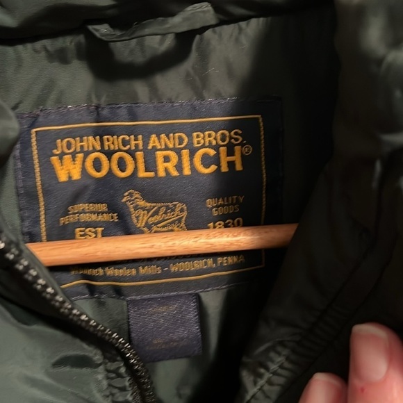 John Rich & Bros Woolrich Puffer Vest. Size L - Picture 4 of 10